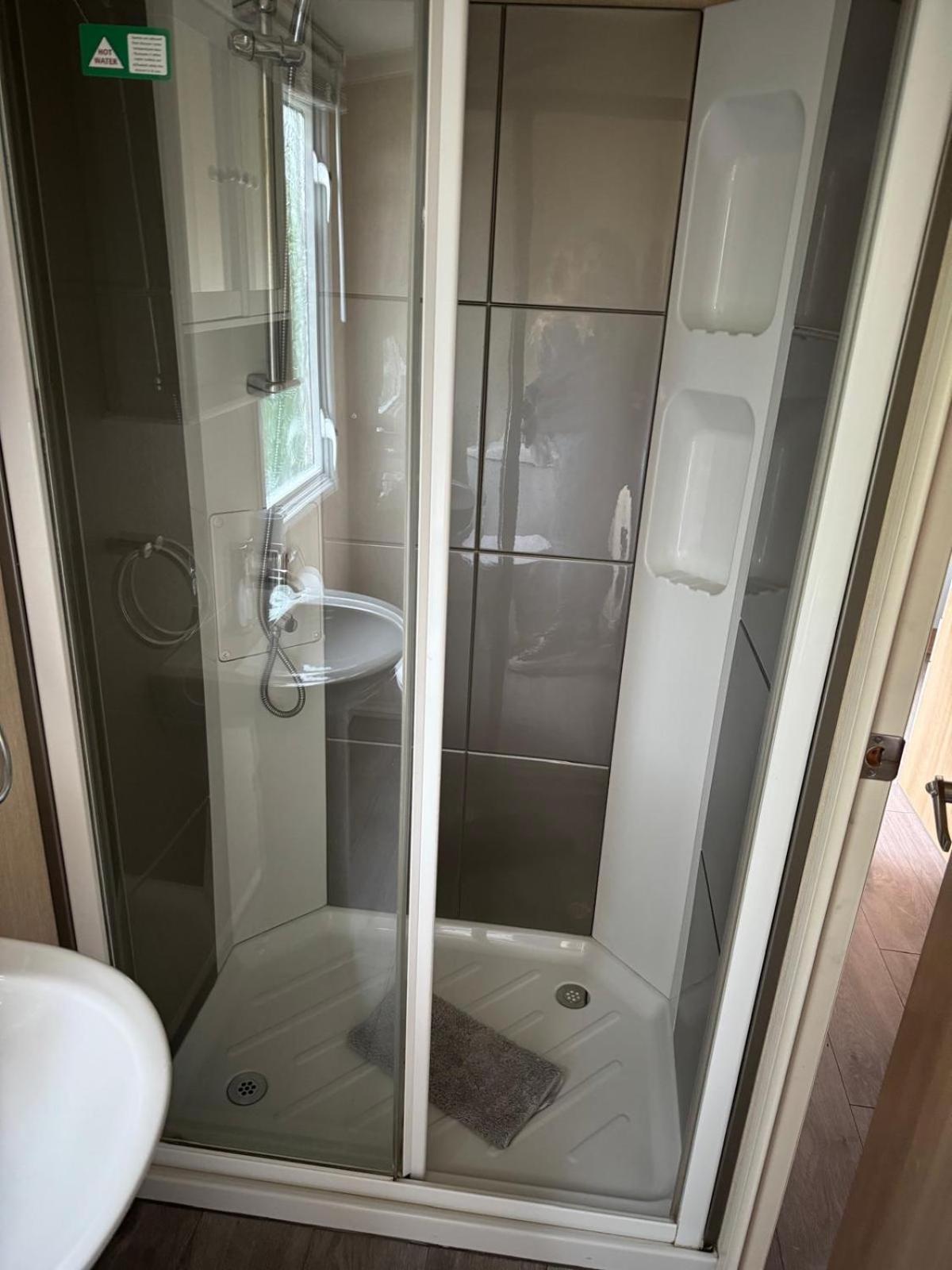 Prestige Static Caravan on 5 Star Holiday Park Cheswick  Buitenkant foto